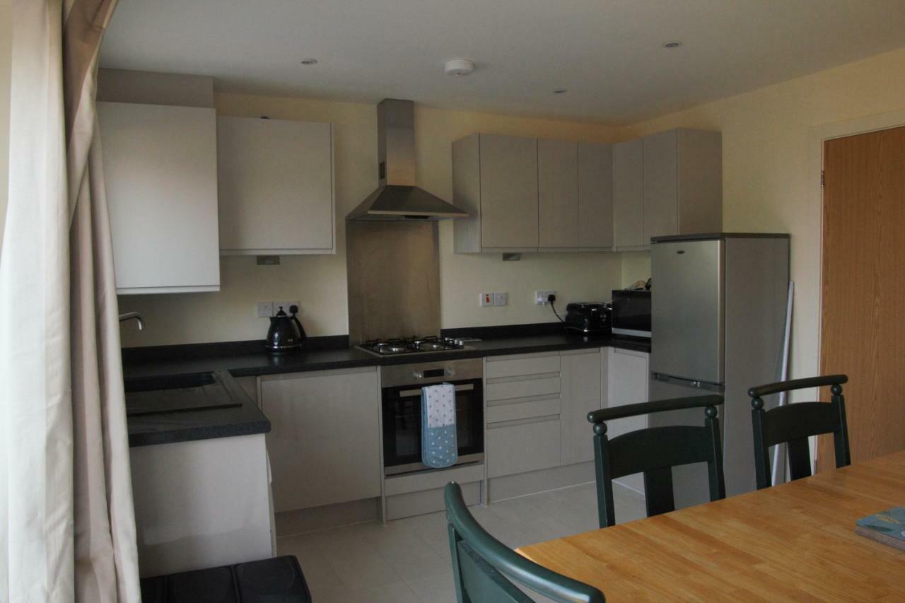 Вилла Bright Modern House Beside Snowdonia Лланфэрфечейн Экстерьер фото